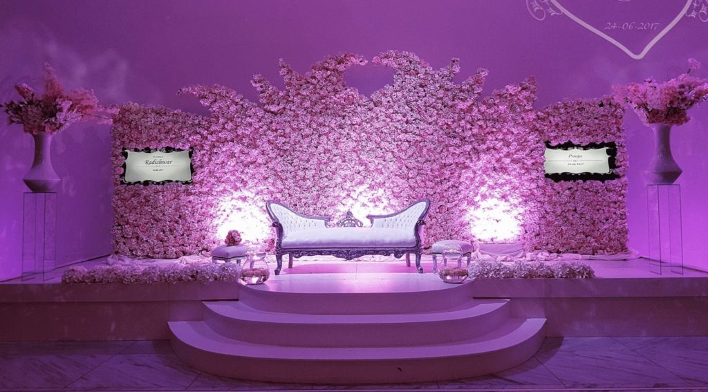 Florence Flowerwall Bride Stage