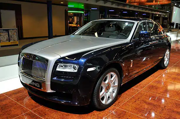 Trouwstoet, een dikke bolide mag niet ontbreken