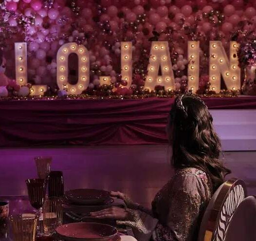 Een sprookjesachtig Bridgerton geboortefeest- Lojain's koninklijk geboortefeest