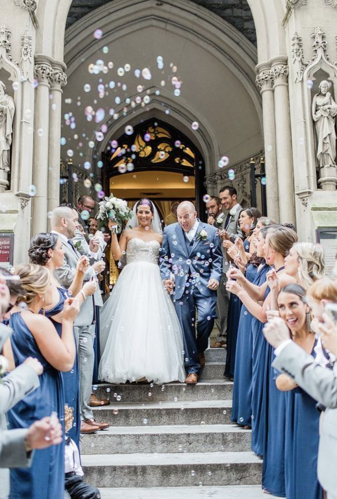 Maak jullie bruiloft extra bijzonder met een romantische bellenblaas show. Perfect voor ceremonies, openingsdansen en feestelijke momenten.