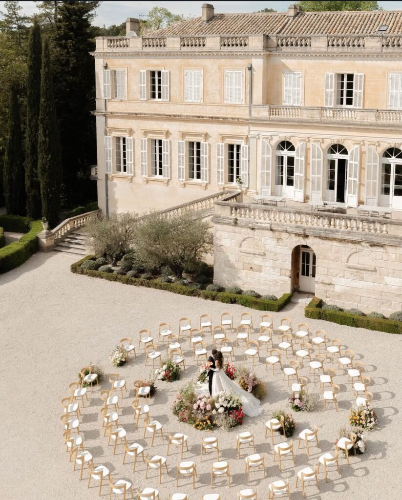 Trouwceremonie met Basma-decoratie