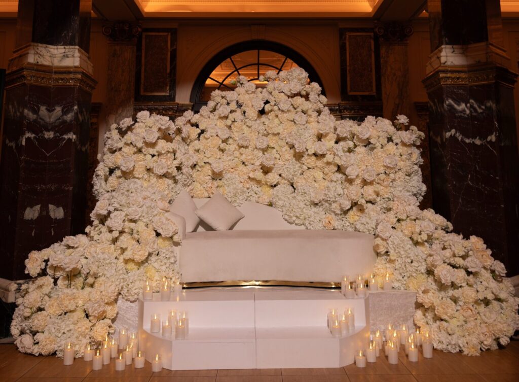 Cloud of flowers bloemdecoratie